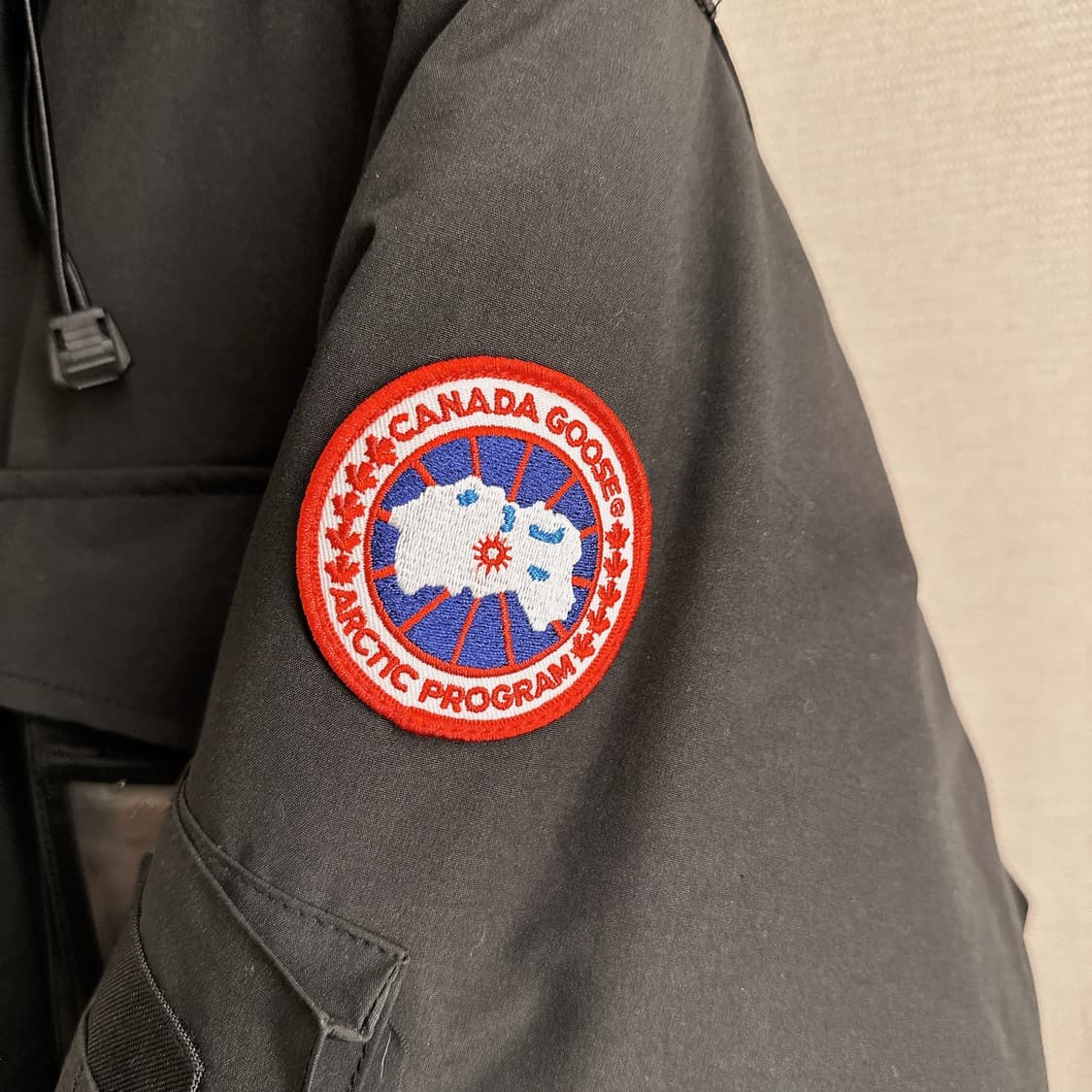 캐나다 구스 남성 블랙 스노우 만트라 패딩 점퍼 파카 상품이미지3