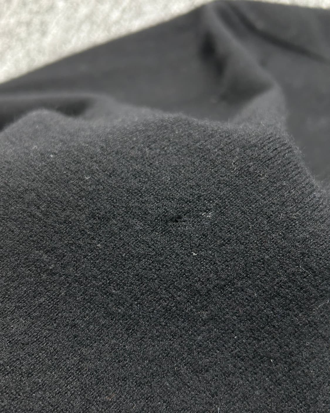 폴로 랄프로렌 퍼플 포니 블랙 브이넥 니트 상품이미지6