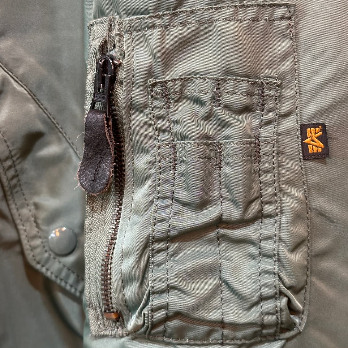 알파 인더스트리 L-2B  봄버 자켓 상품이미지4