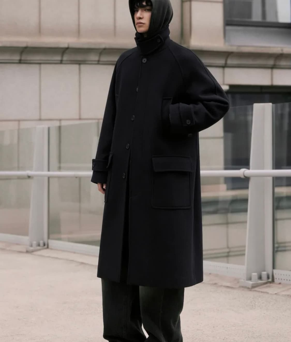 무신사 스탠다드 울 블렌드 오버사이즈 머프 발마칸 코트 [블랙] 상품이미지1