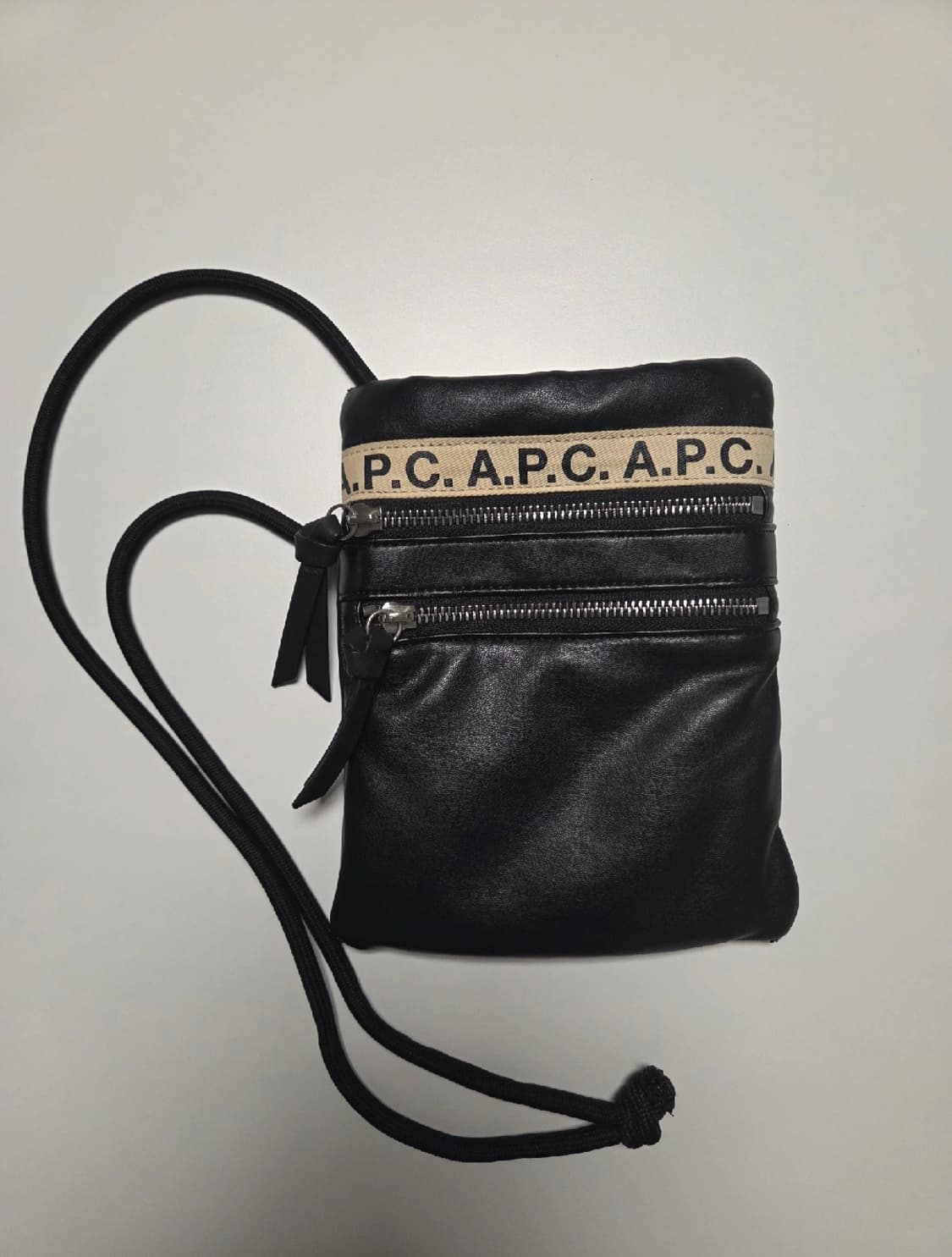 아페쎄 apc 파유치 크로스백 상품이미지1