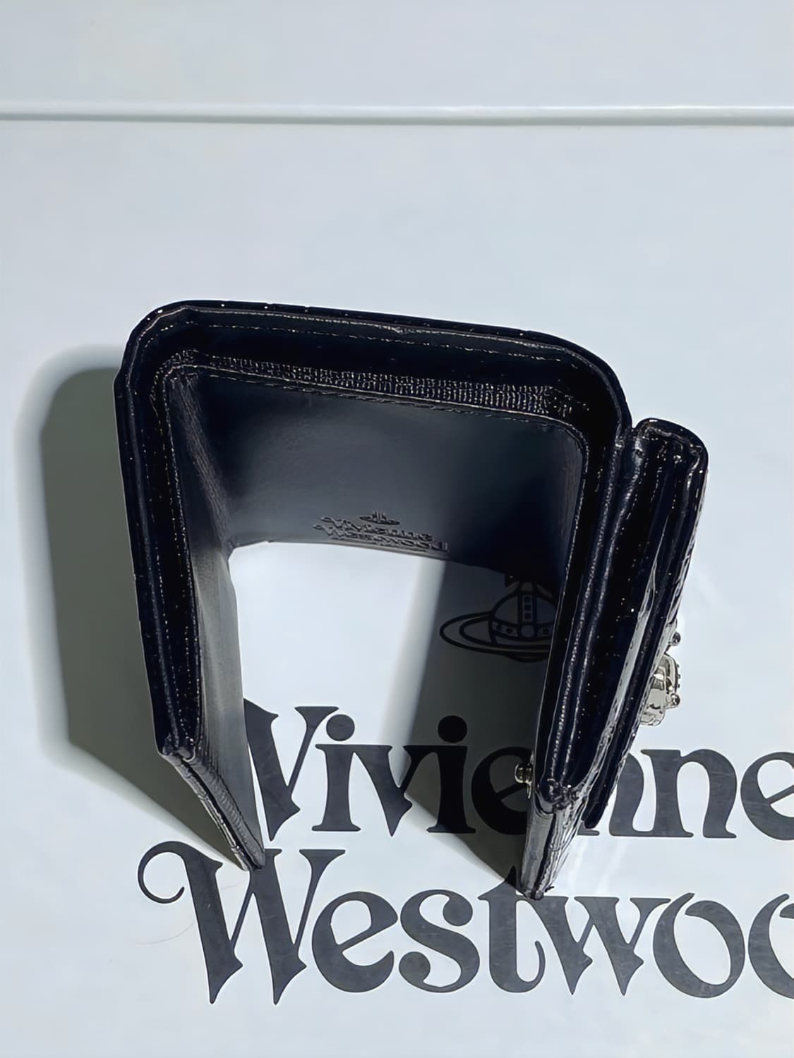 비비안웨스트우드 아카이브 블랙 유광 레더 에나멜 반지갑(풀구성, 새상품) 상품이미지3