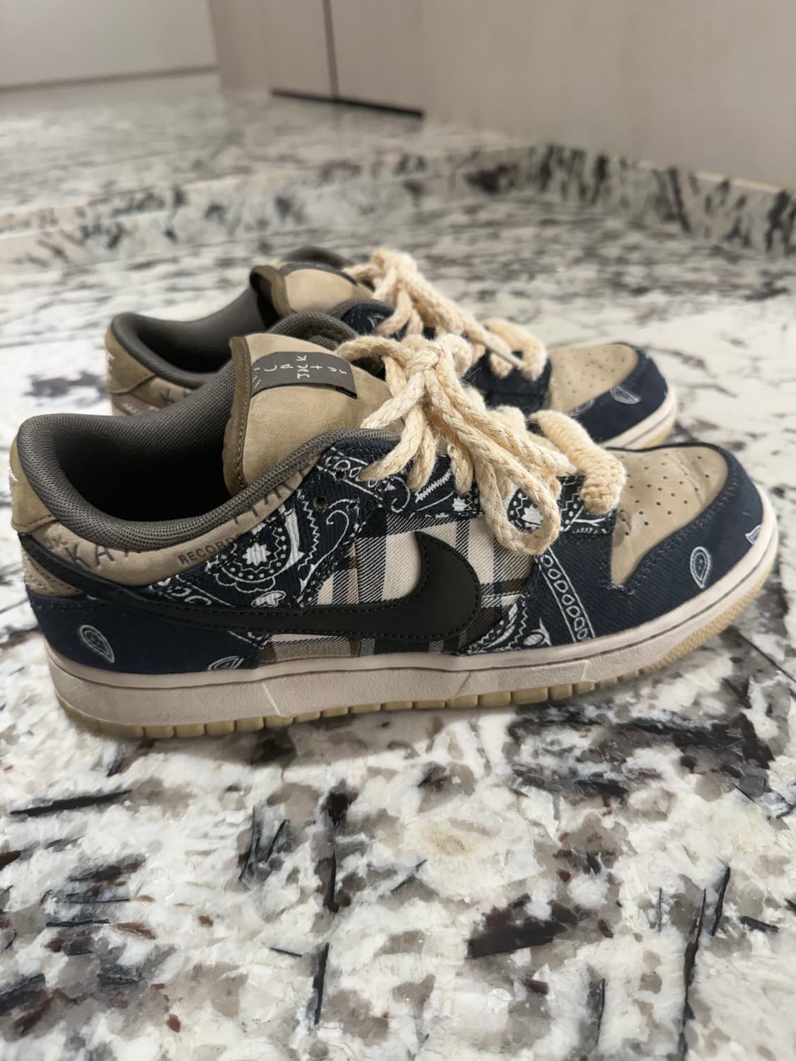 나이키 x 트래비스 스캇 SB 덩크 로우 상품이미지4