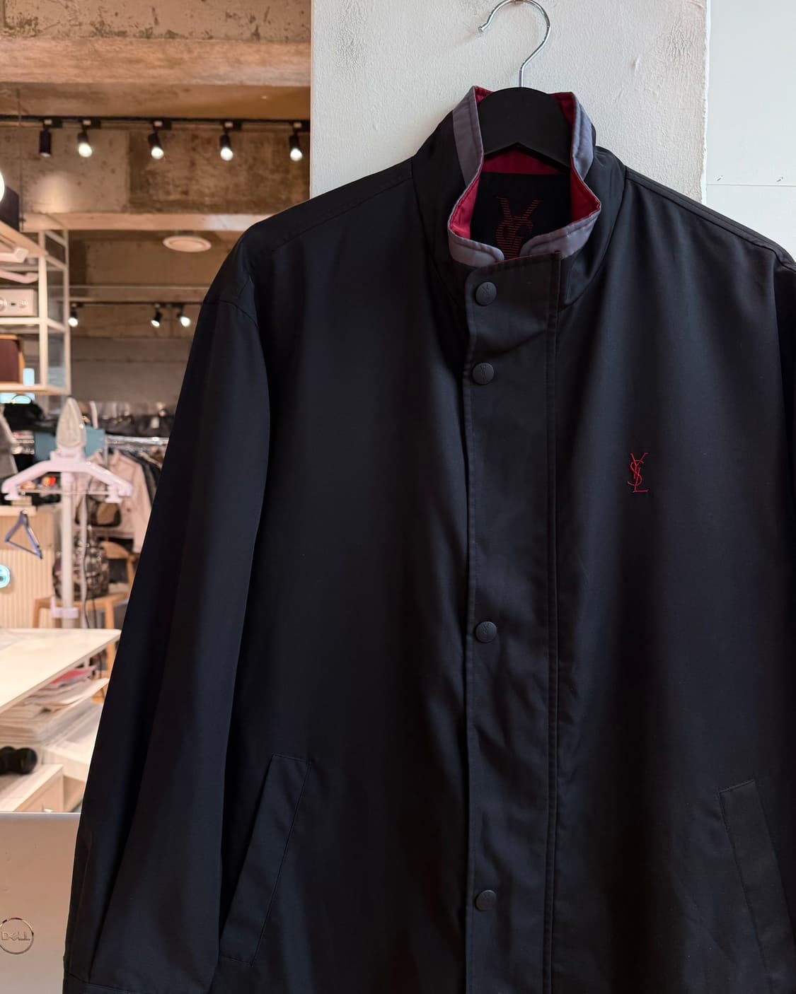 입생로랑 블랙 자수로고 폴리쉘 자켓  상품이미지4