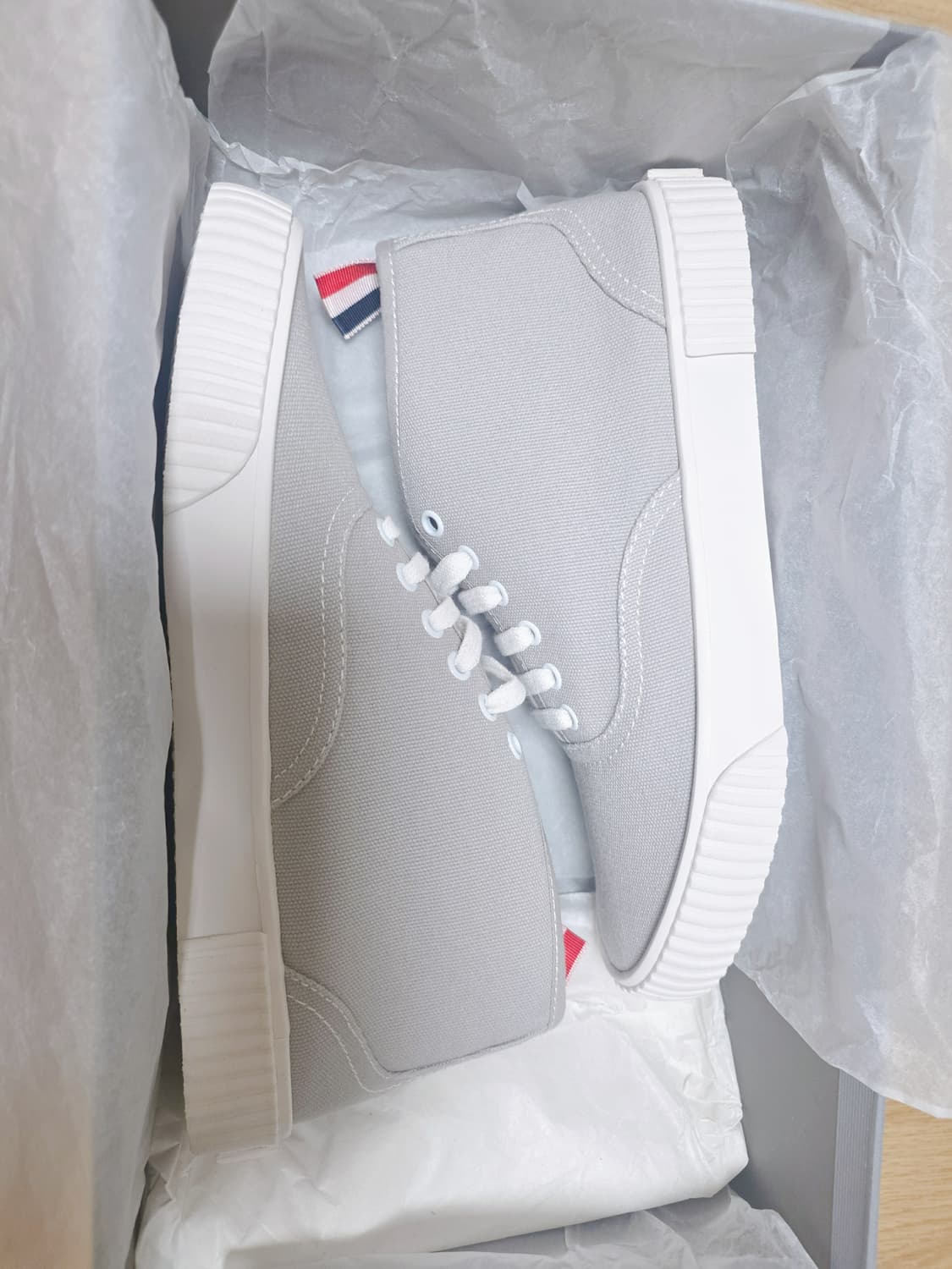 톰브라운 스니커즈 7사이즈 새제품 판매합니다. 신발 상품이미지3