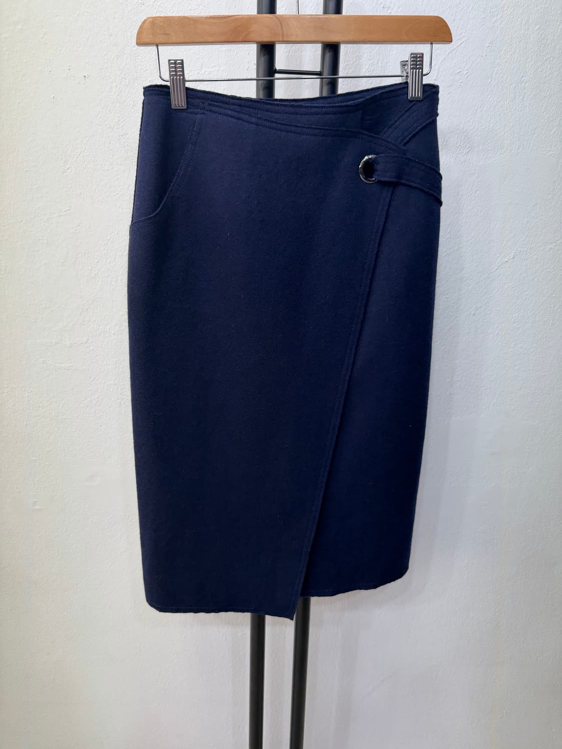 매장판정품) 메릴링 이태리 21ss 랩 스타일 네이비 스커트 38 상품이미지1