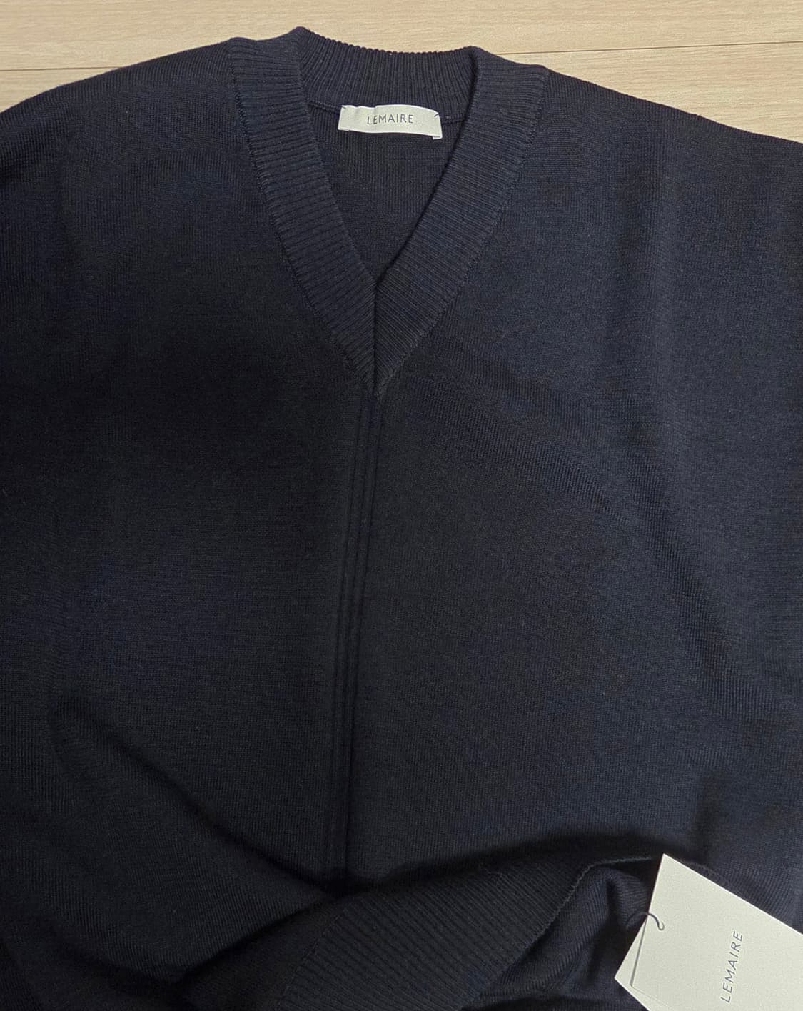 르메르 브이넥 니트 라지 새제품 상품이미지2