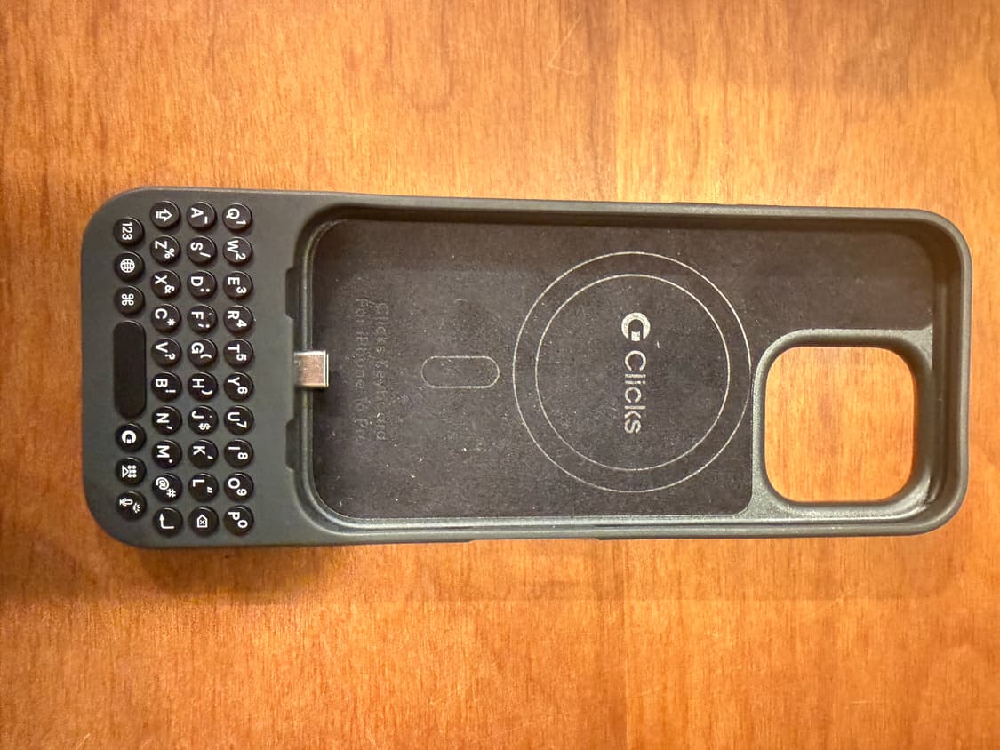 Clicks 아이폰16프로 키보드 케이스 상품이미지3