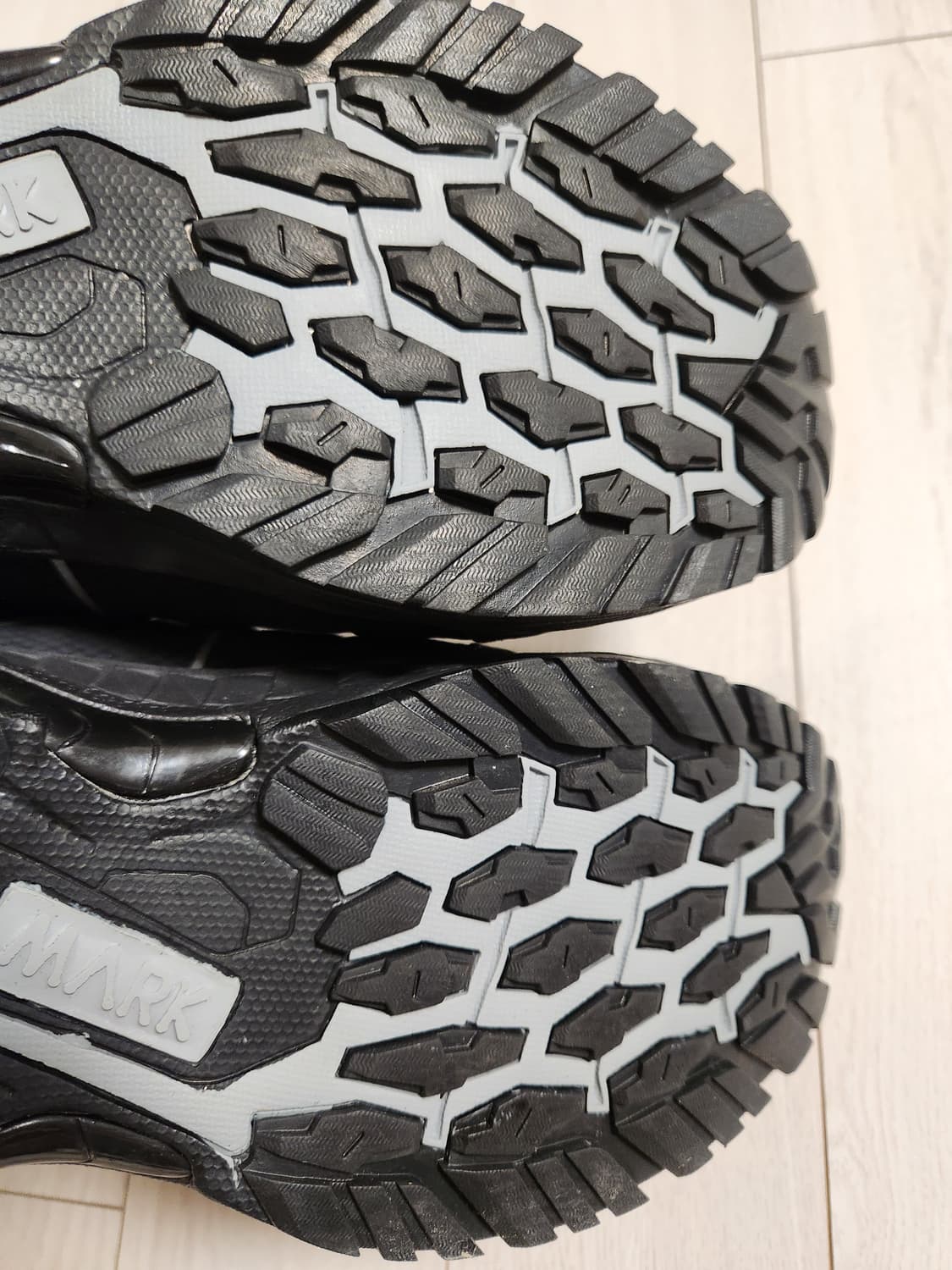 택 새상품)티뷰크 프리 락 다이얼 안전화 MS-4712F 사이즈260

 상품이미지6