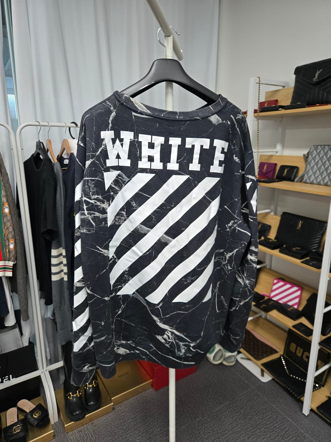 [A급컨디션] 오프화이트 에로우 맨투맨 상품이미지2