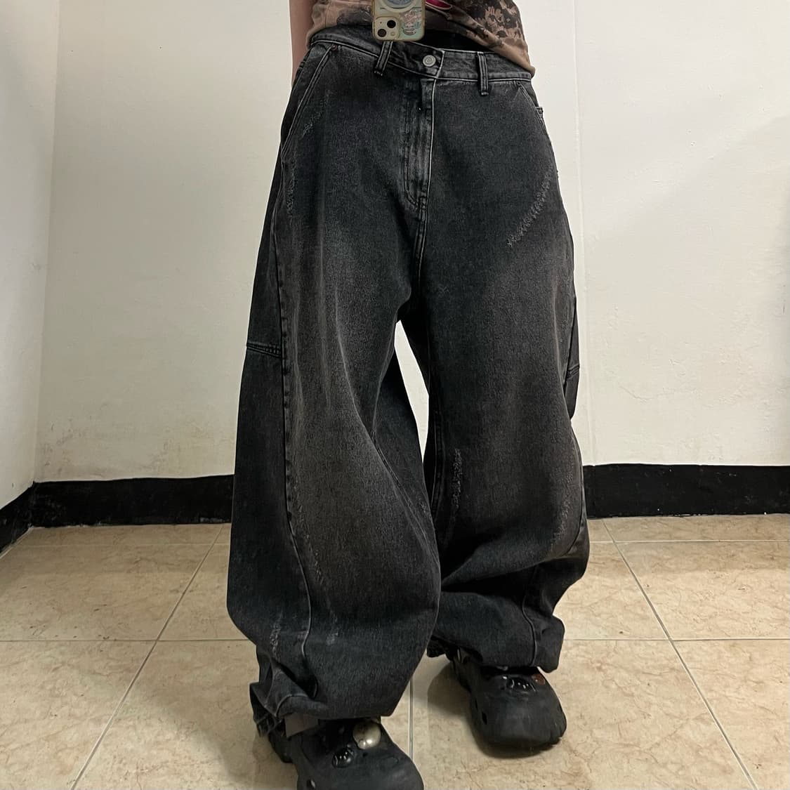 IEY Black Washed Curved Pants 상품이미지2