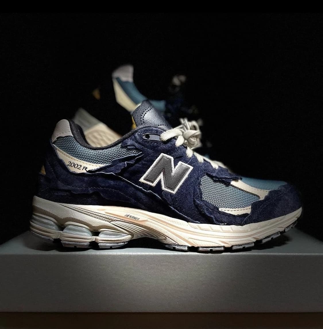 [255]뉴발란스 2002R 프로텍션팩 다크 네이비 상품이미지5