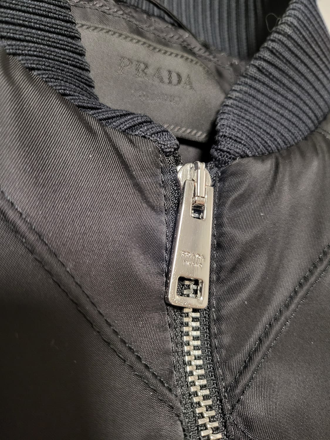 프라다 경량패딩 조끼 상품이미지3