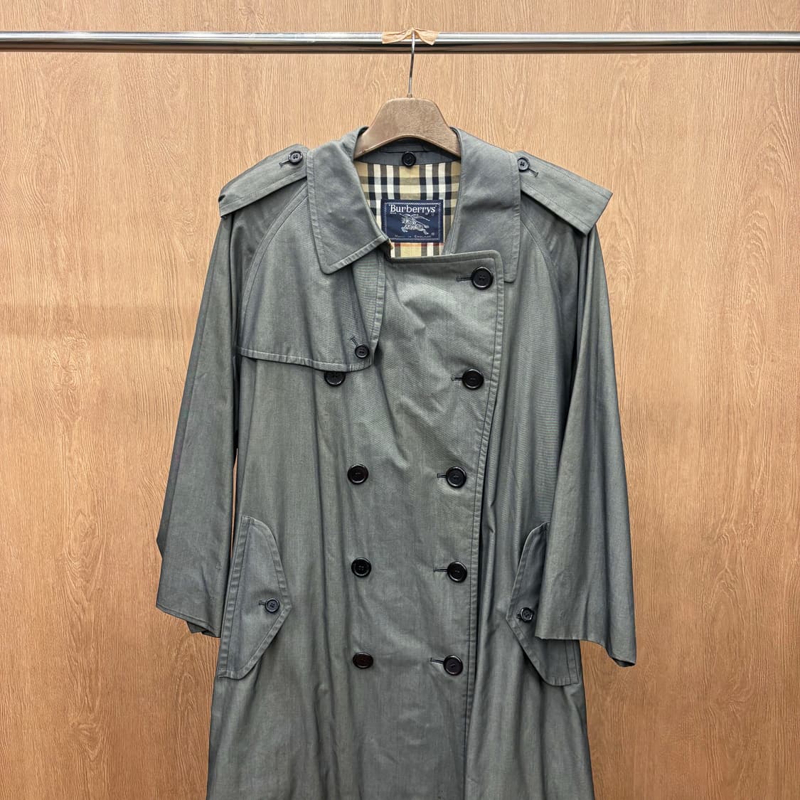 버버리 더블 브레스티드 트렌치 코트 허리 벨트 스트랩 디링 디테일 그레이 상품이미지4