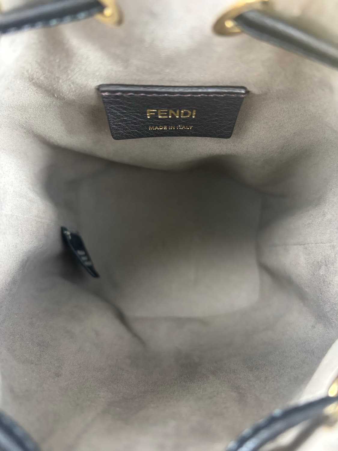 (새상품급/풀구성)펜디 몬트레조 버킷백+미니 스트랩유 상품이미지8