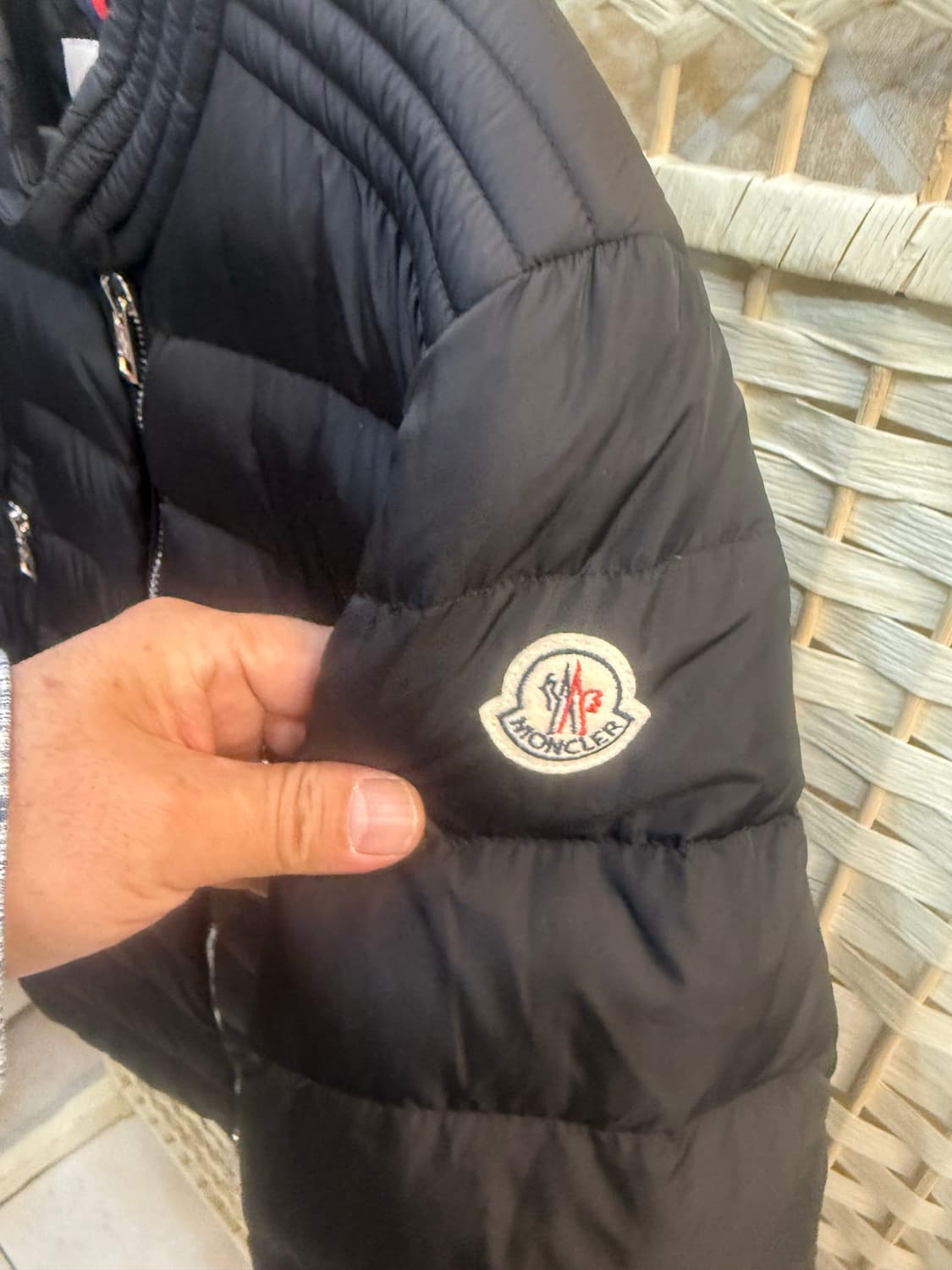3/100-105/21fw 정품 몽클레어 아미오 패딩 팝니다 상품이미지3