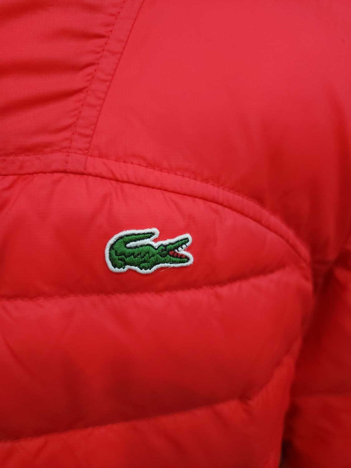 라코스테 레드 오리털 후드 경량 패딩 점퍼
​
 상품이미지3