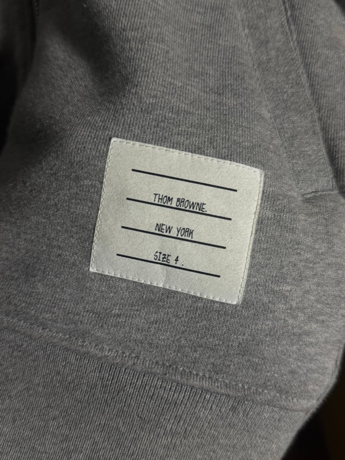 톰브라운 24SS 사선완장 후드집업 그레이  상품이미지6