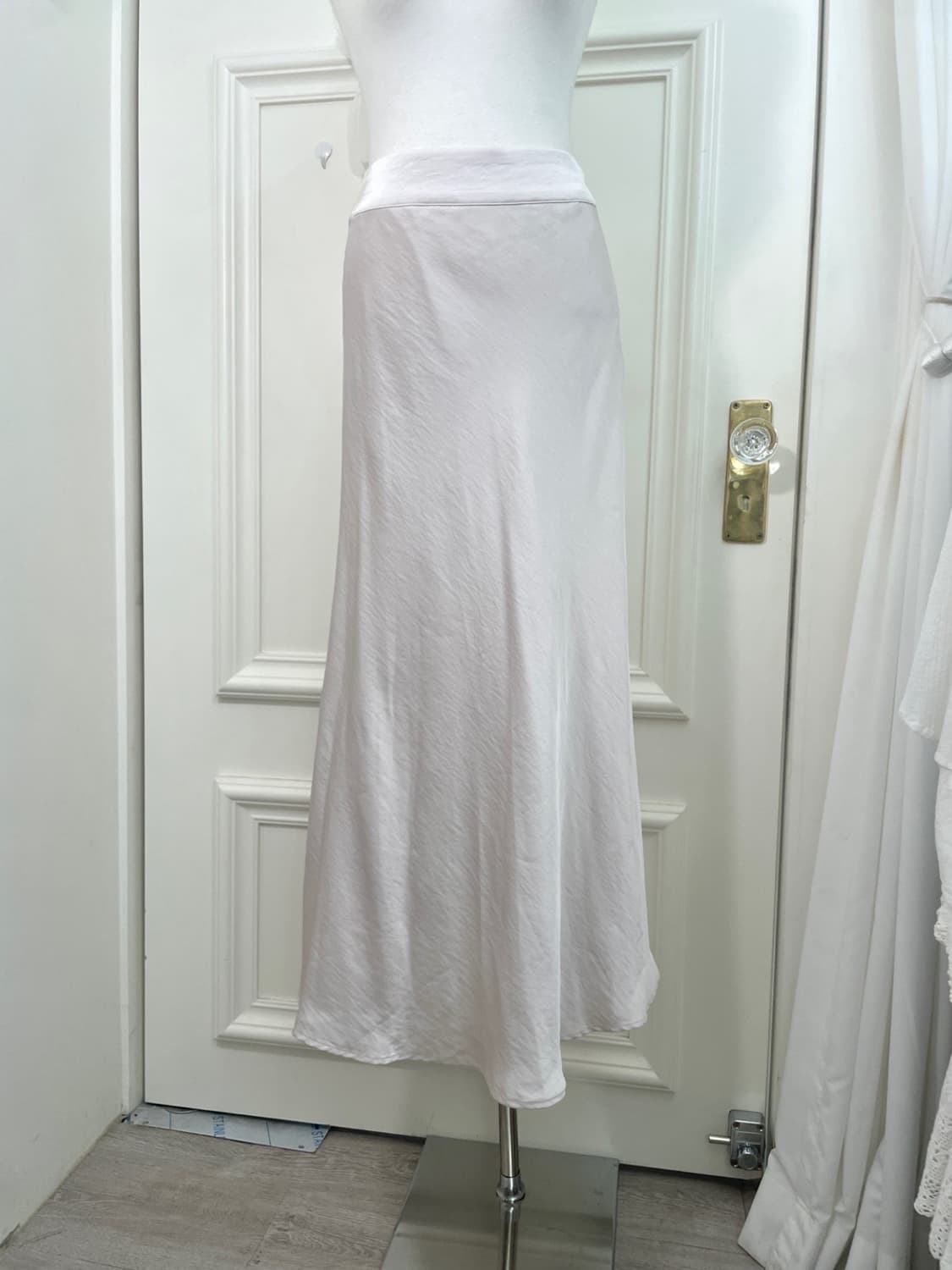 sheer pink satin beautiful long skirt 상품이미지5