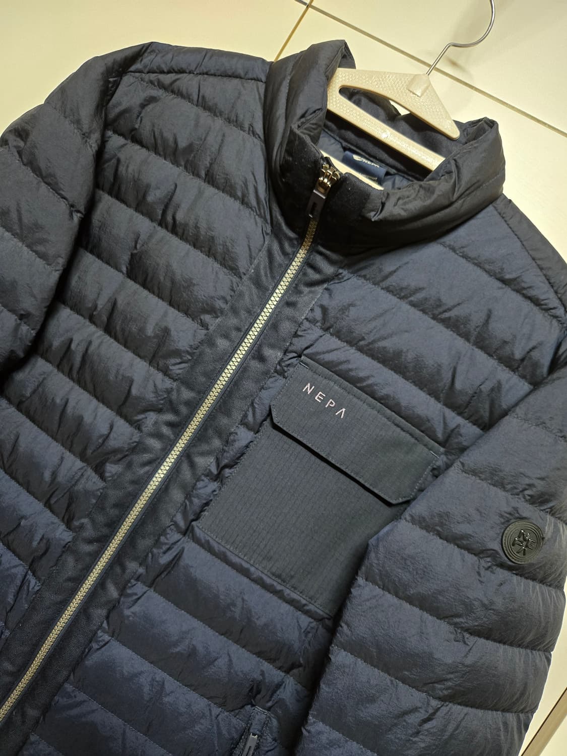 네파 남성 네이비 경량 구스다운 패딩 상품이미지2