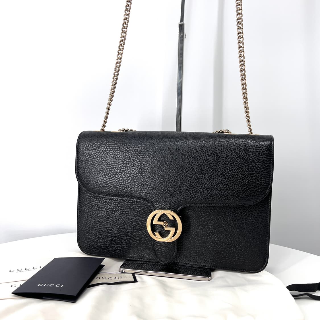 구찌 인터로킹 GG 체인 숄더백 블랙 (510303) 상품이미지1