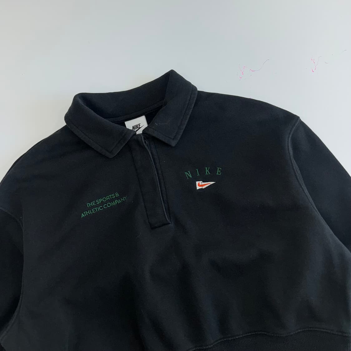 Nike 나이키 그린 로고 블랙 크롭 카라티 상품이미지4