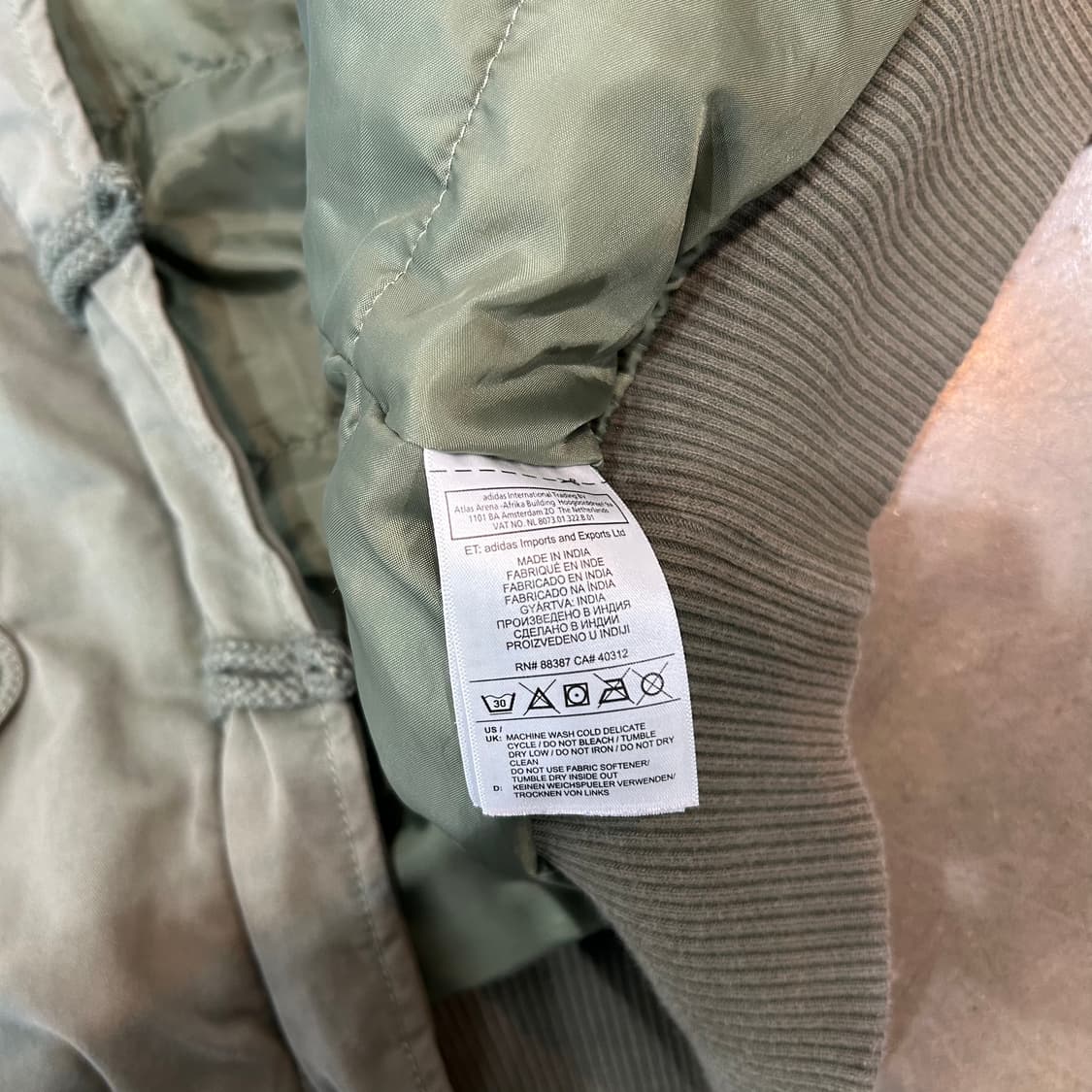 아디다스 카키 봄버 점퍼 상품이미지6