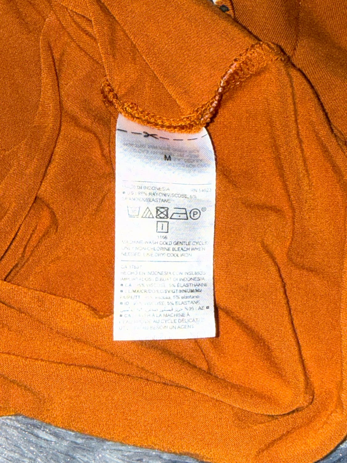 오렌지 브라운 패턴 프린트 V넥 반팔 | VKEI 계열 상품이미지4