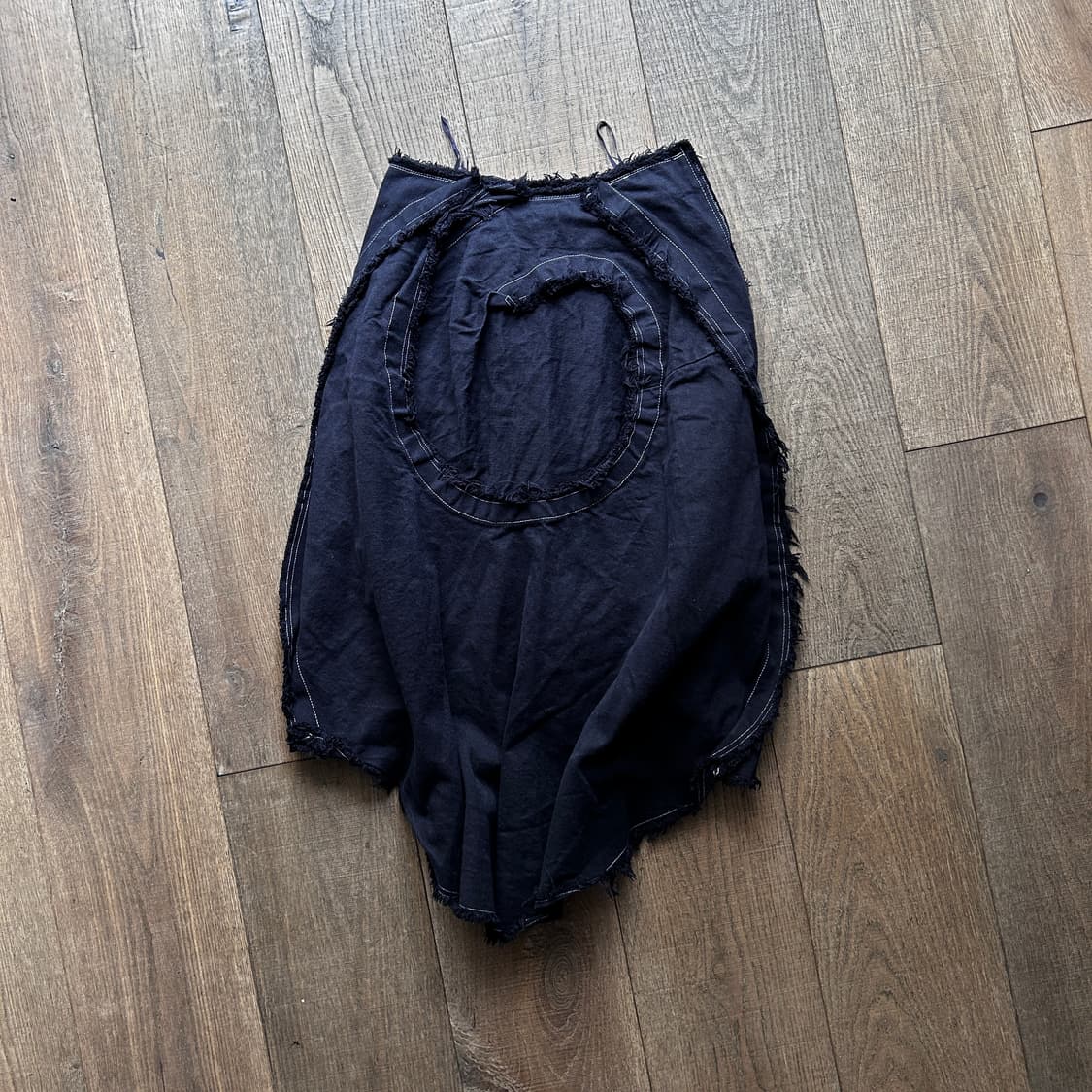Uncut Loop Shape Distressed Skirt  상품이미지7