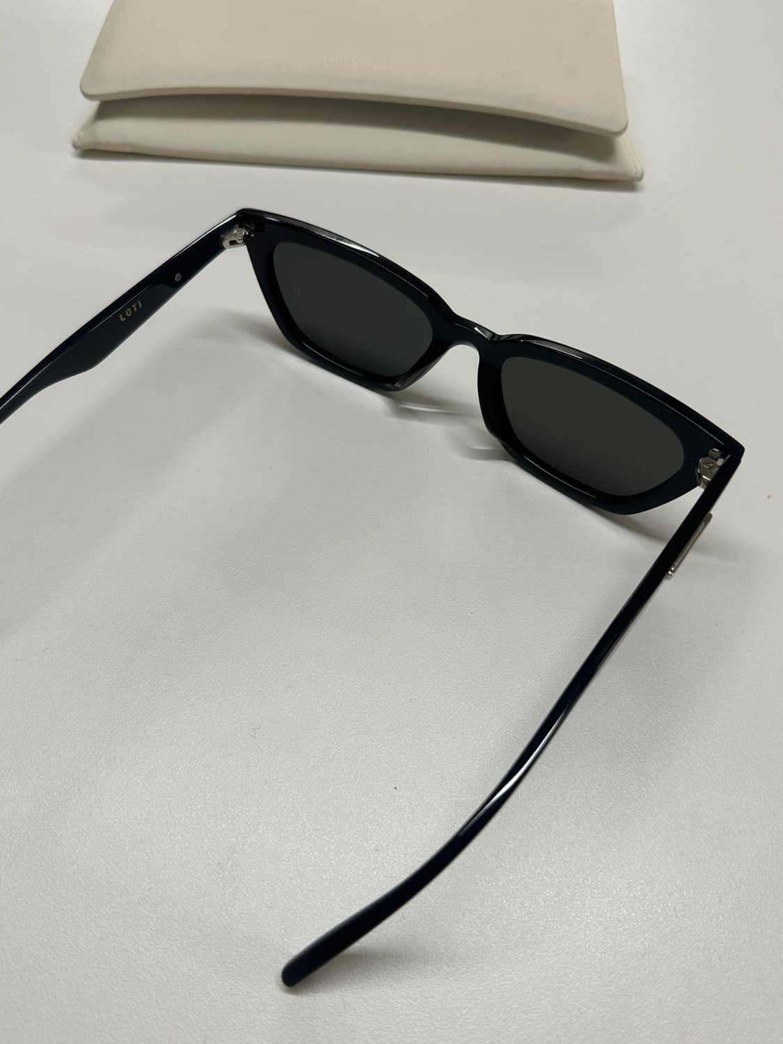 젠틀몬스터 Loti 01 블랙 상품이미지6