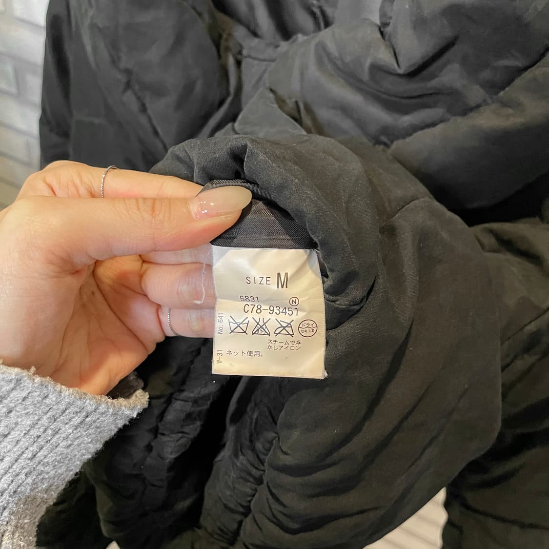 JPN VINTAGE 숏패딩 볼륨카라 셔링 쓰리버튼 디테일 블랙 상품이미지6