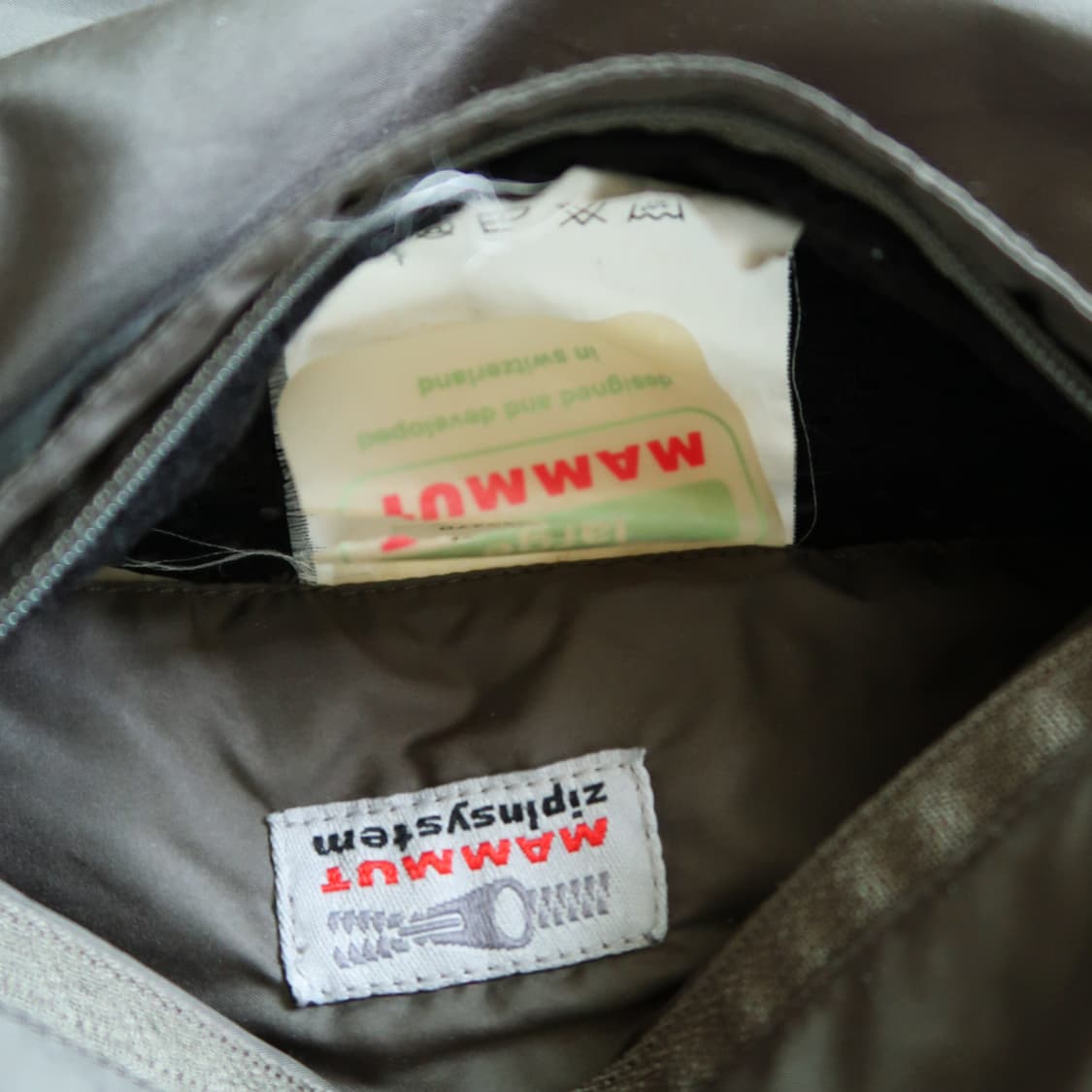 마무트 고프코어 경량 패딩 상품이미지4