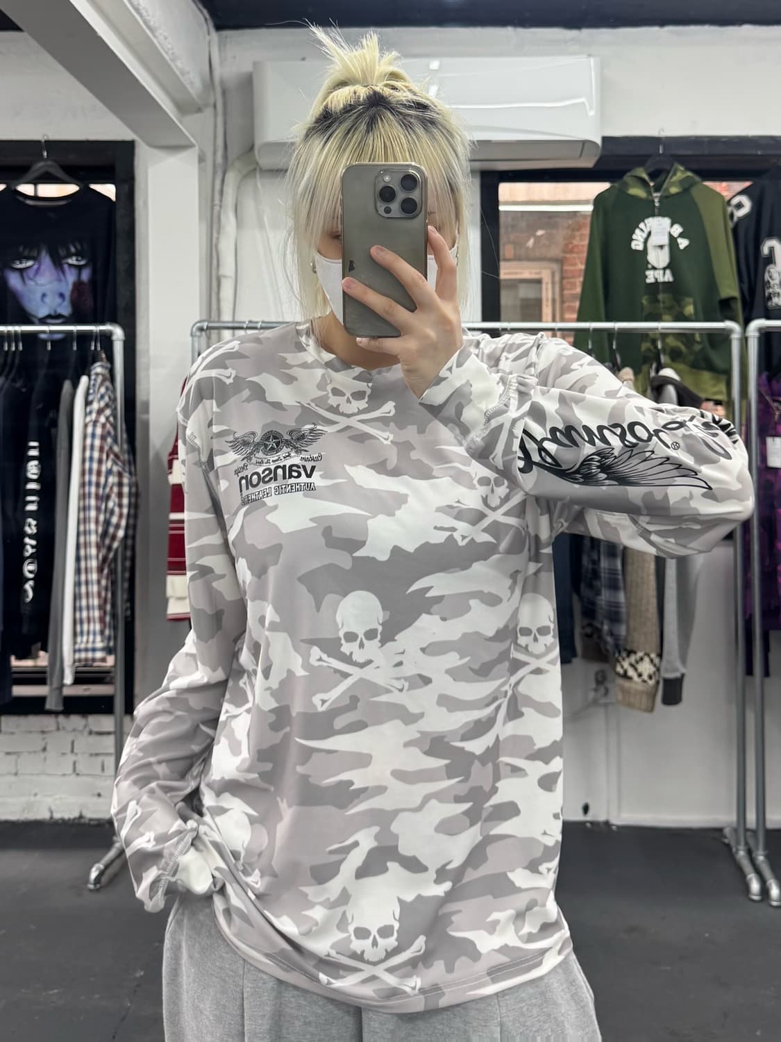 밴슨 레더 스컬 카모 롱슬리브 상품이미지1