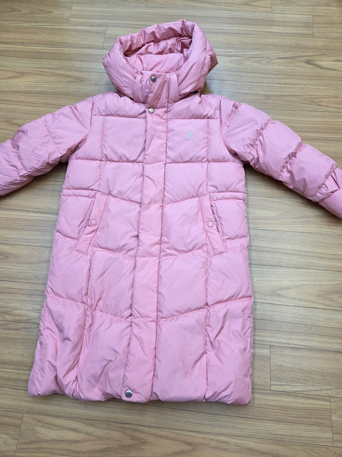 헤지스 여아 핑크색 롱패딩입니다. 145사이즈로 11세 아이에게 적절합니 상품이미지1