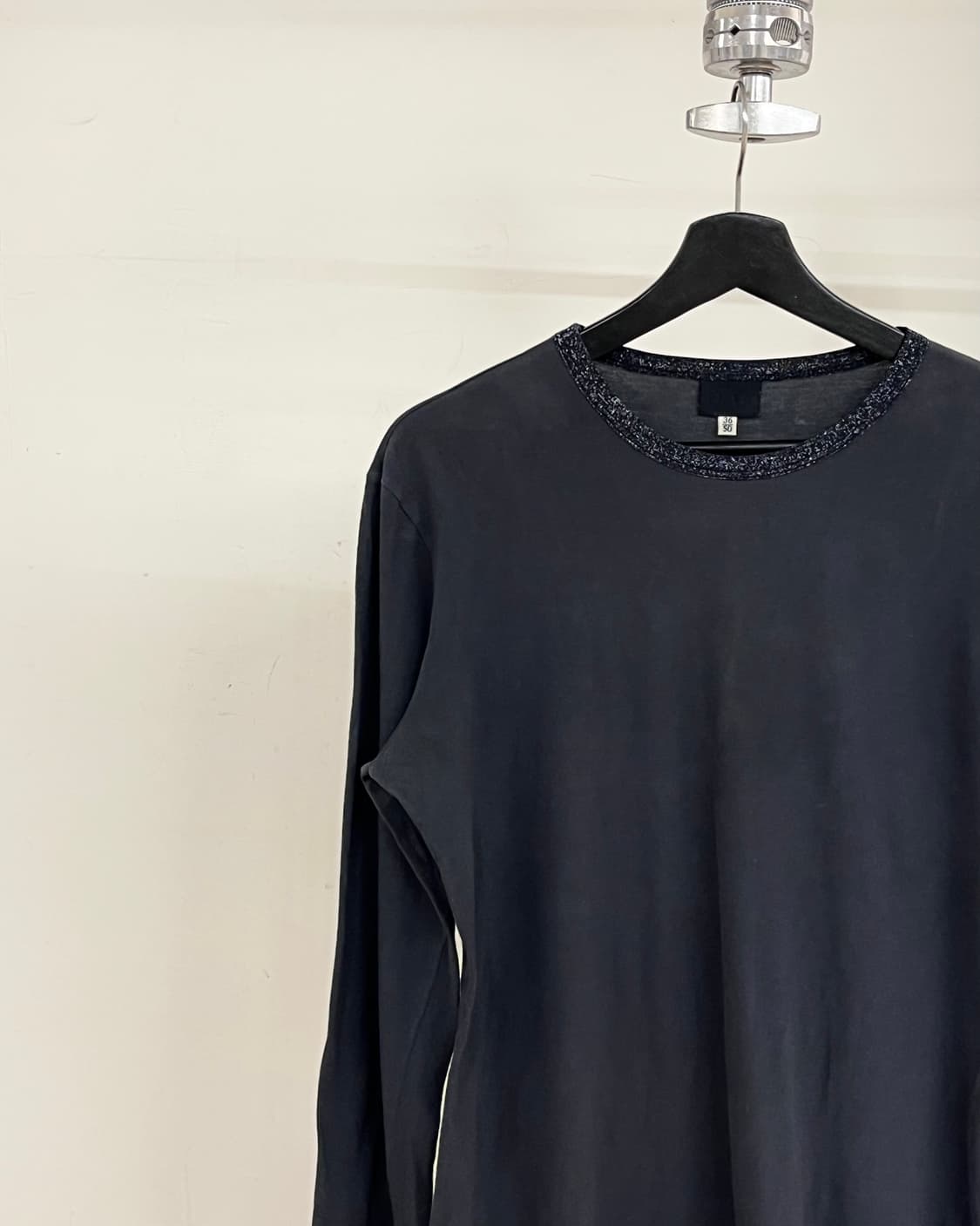 돌체앤가바나 블랙 글리터리 넥라인 롱슬리브 상품이미지3