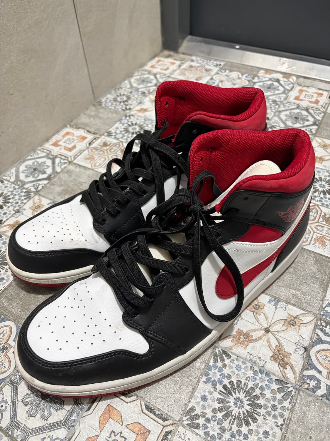 조던1 미드 짐레드 블랙 화이트 310 사이즈 상품이미지1