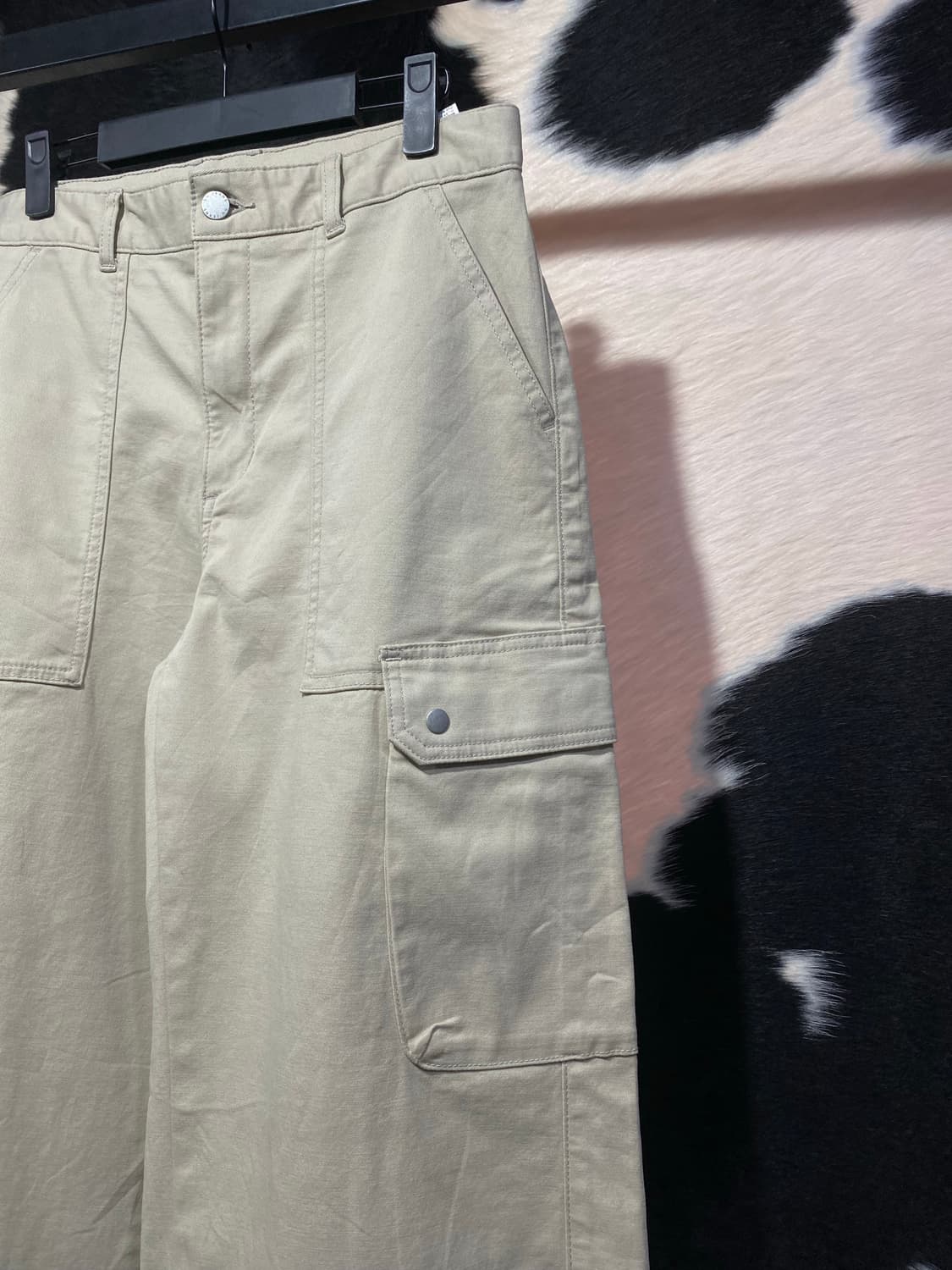 GU 베이지 커브드핏 카고 팬츠 상품이미지3