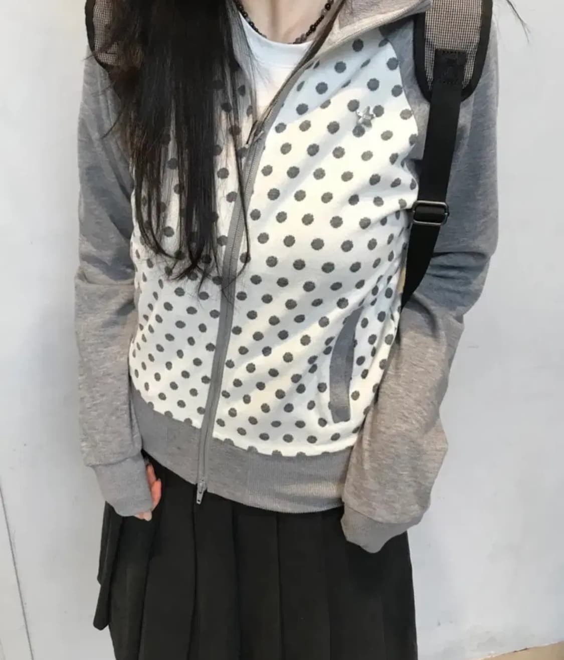 s) 더콜디스트모먼트 도트 집업 회색 dot raglan 상품이미지1