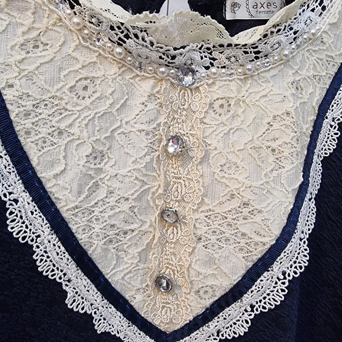 axes femme 악세스팜므 네이비 레이스 빅카라 블라우스 상품이미지3
