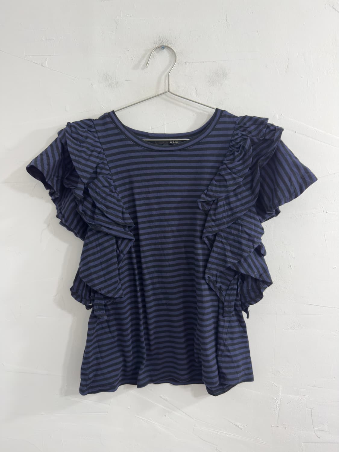 sugar spoon stripe ruffle detail top 상품이미지1