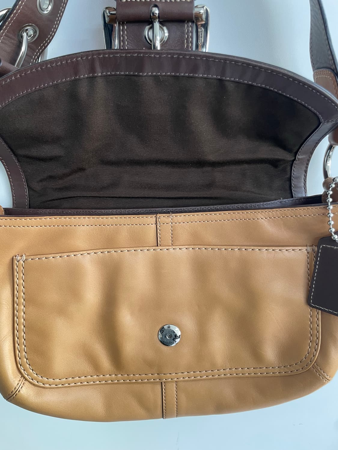 코치 브라운 소호 가죽 숄더백 상품이미지8