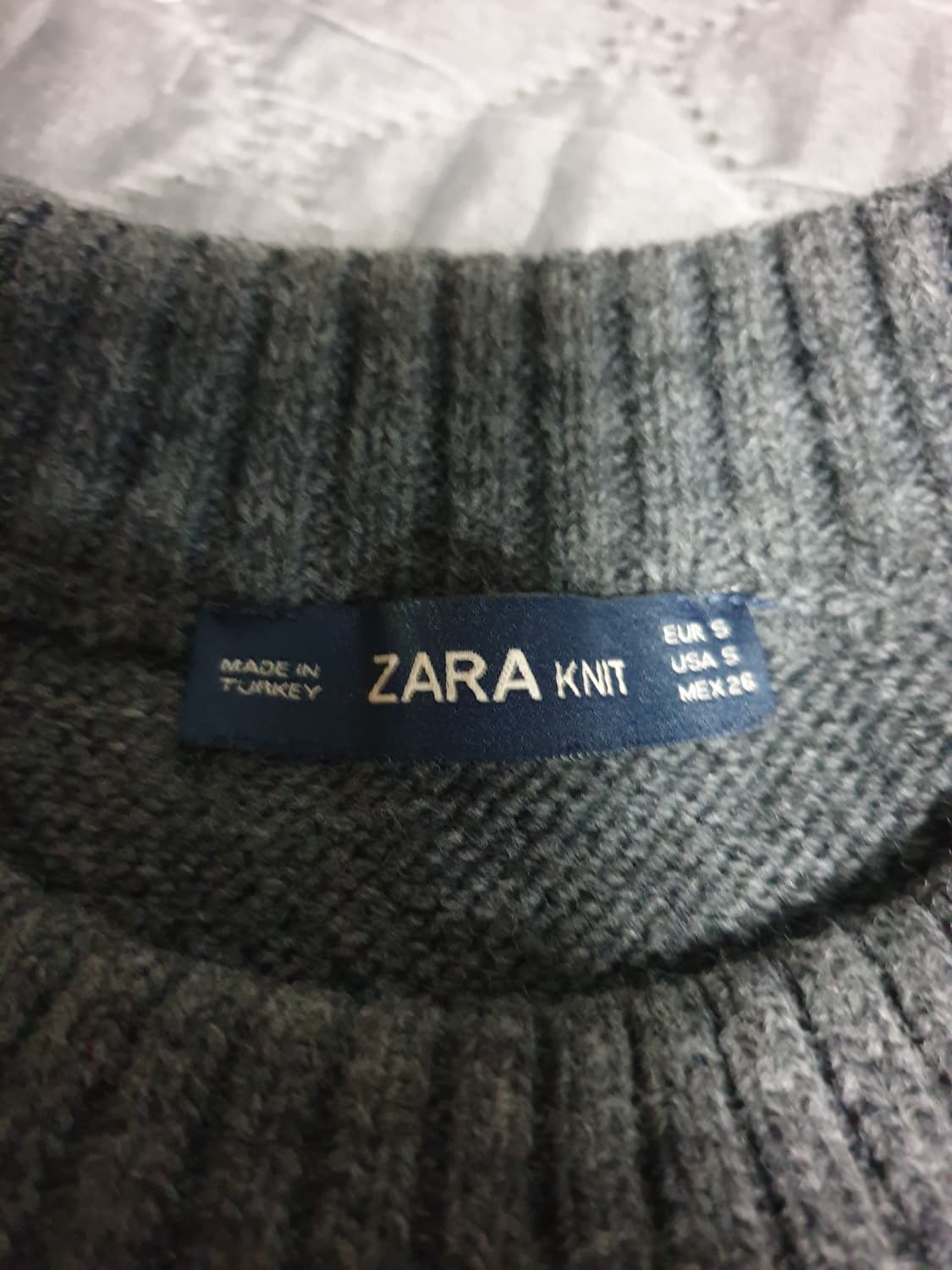 자라 오버사이즈 하트 샤크 라운드 니트 스웨터 다크그레이 (S) 상품이미지3