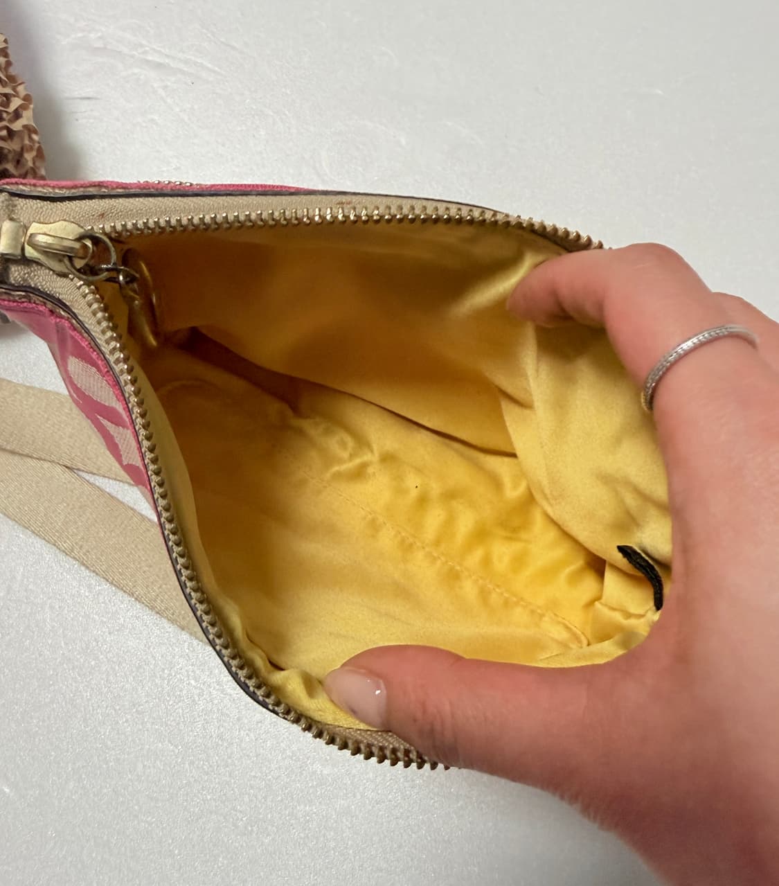 💗코치 COACH 미니 파우치 숄더백 / 시그니처 핑크 / 가벼운 데일 상품이미지5