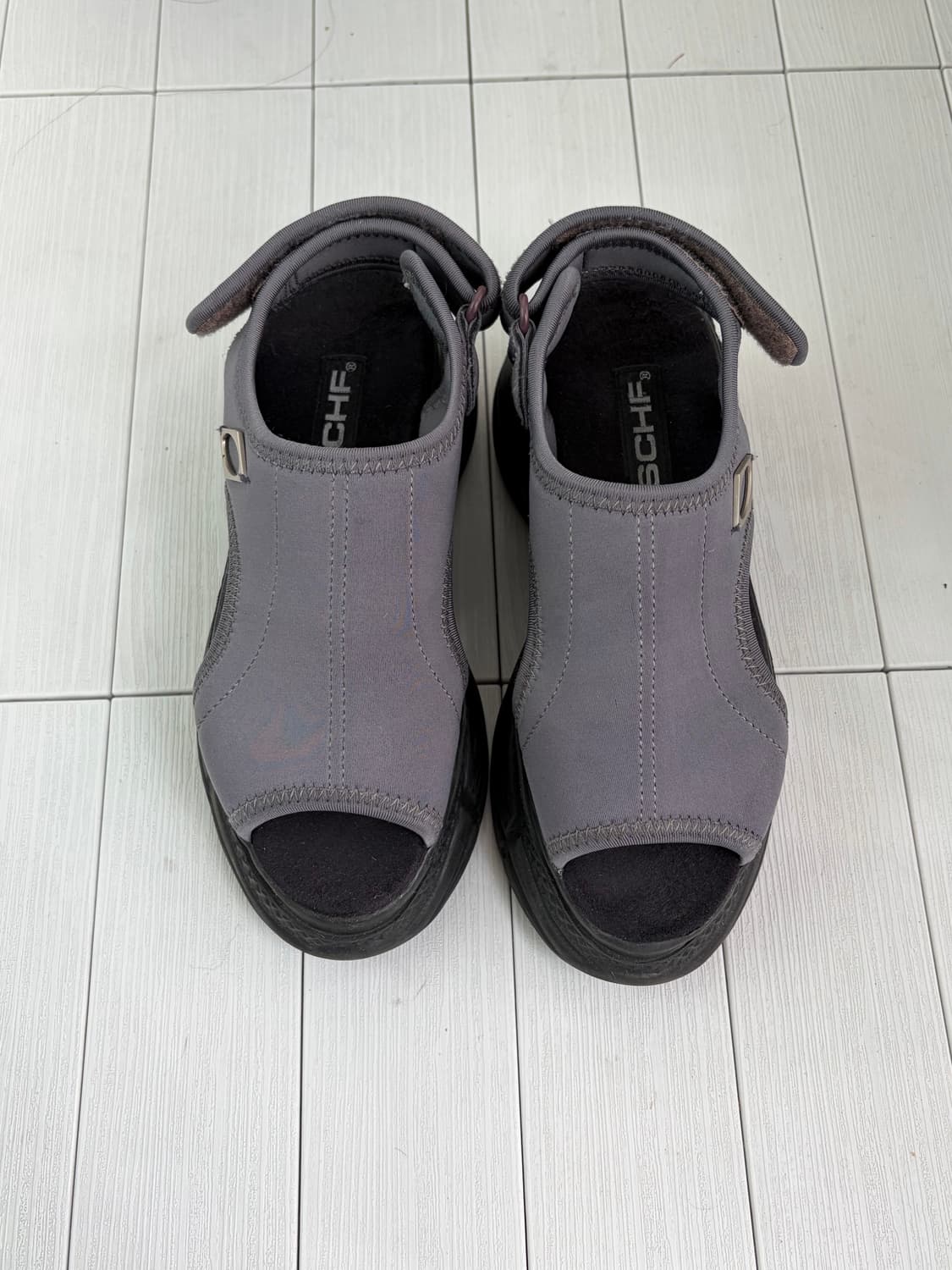 미스치프 롬버스 네오프랜 플랫폼 샌들 차콜 상품이미지2