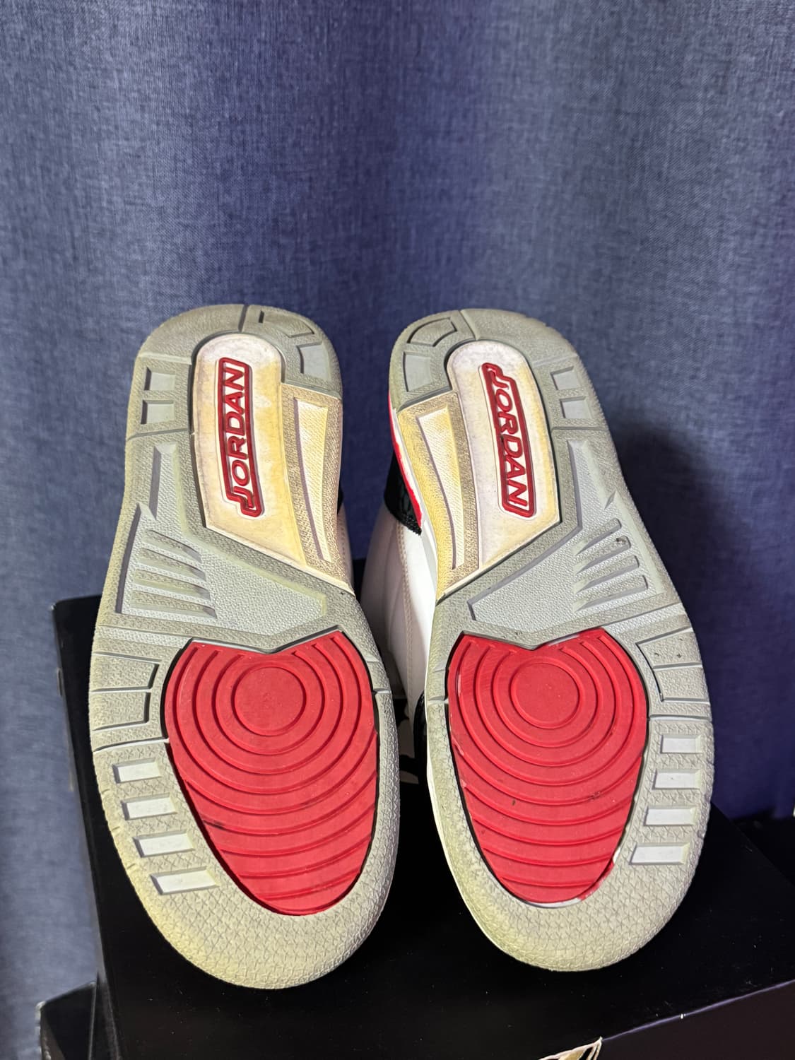 나이키 에어조던3 레트로 파이어 레드 상품이미지4