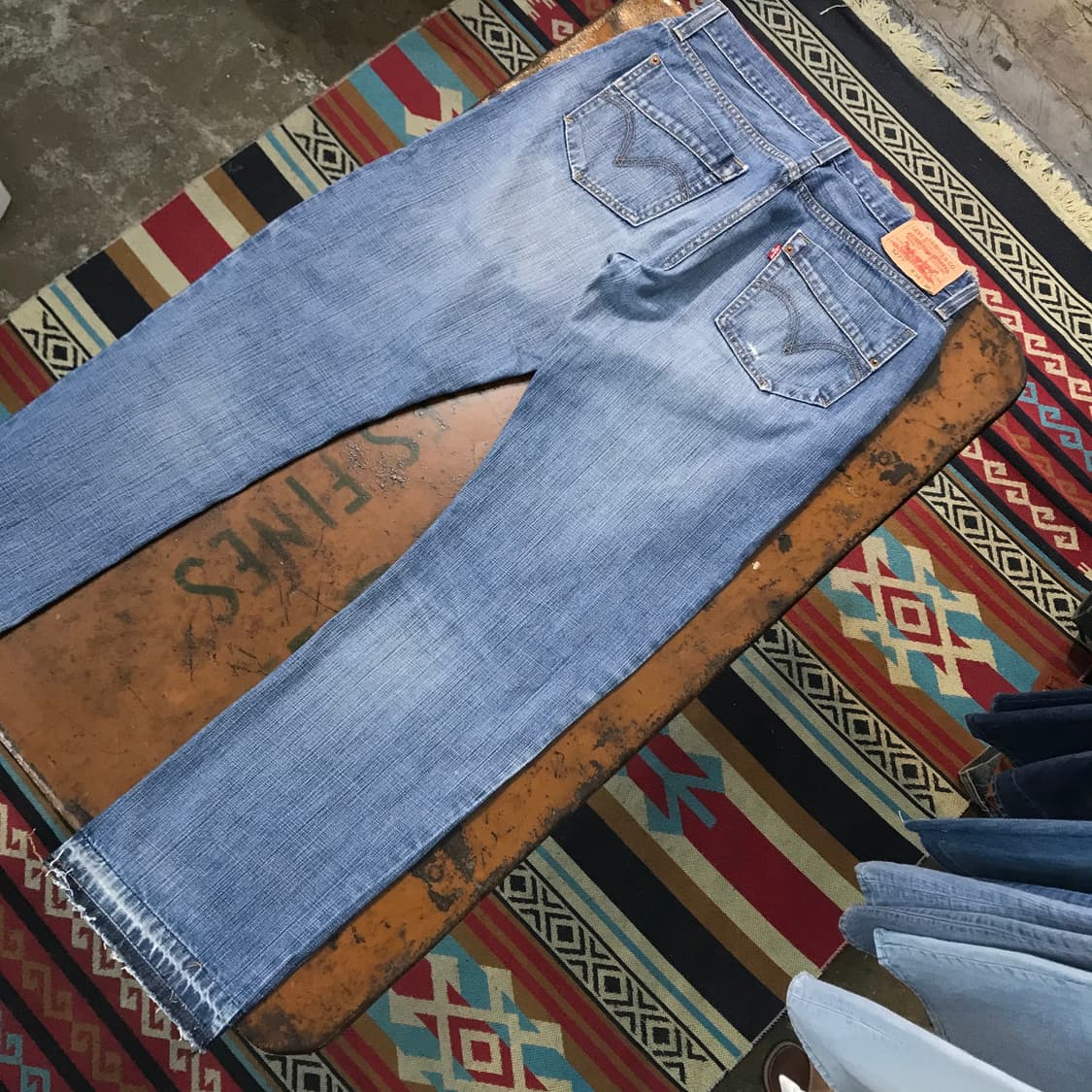 리바이스 527 연중청 워시드 컷오프 데님 팬츠 허리 33  상품이미지3