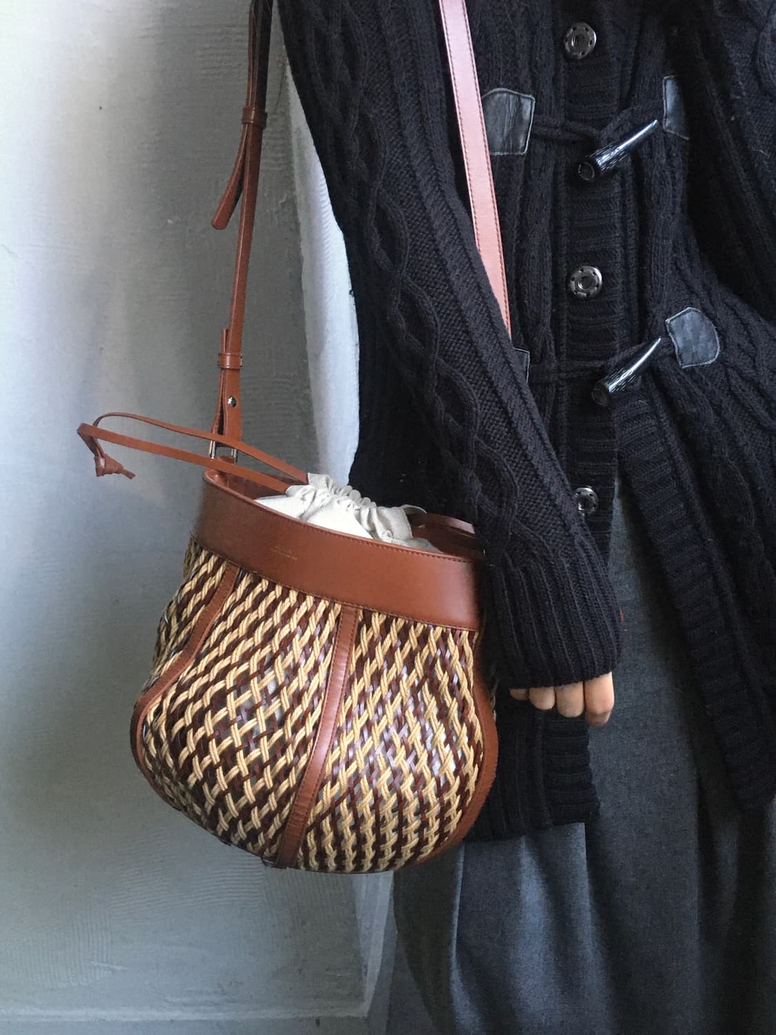 A.P.C. 아페쎄 라탄 가란스 버킷백 상품이미지1