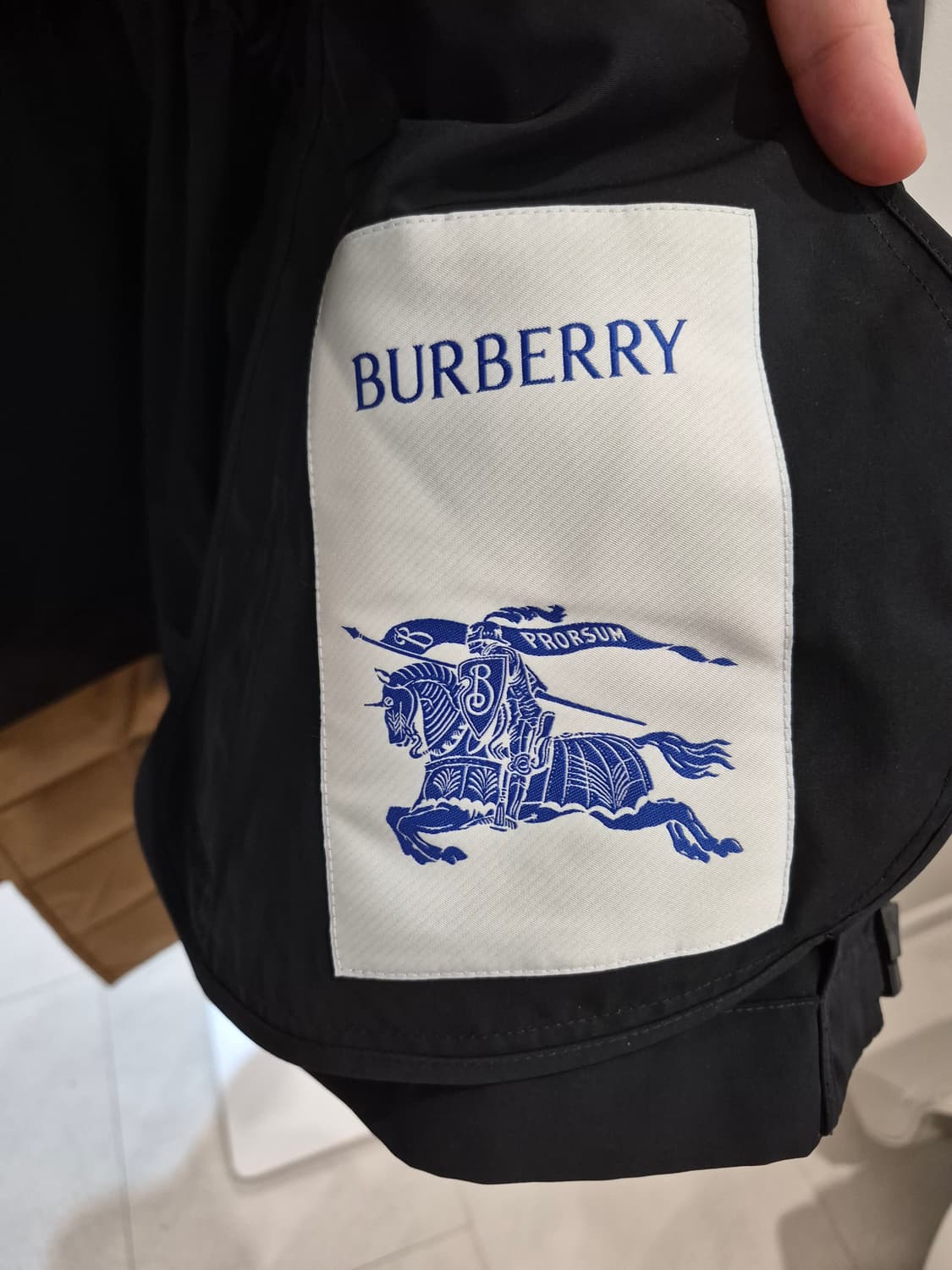 새상품))버버리 BIRLEY 드로스트링 후드 자켓 블랙 상품이미지4