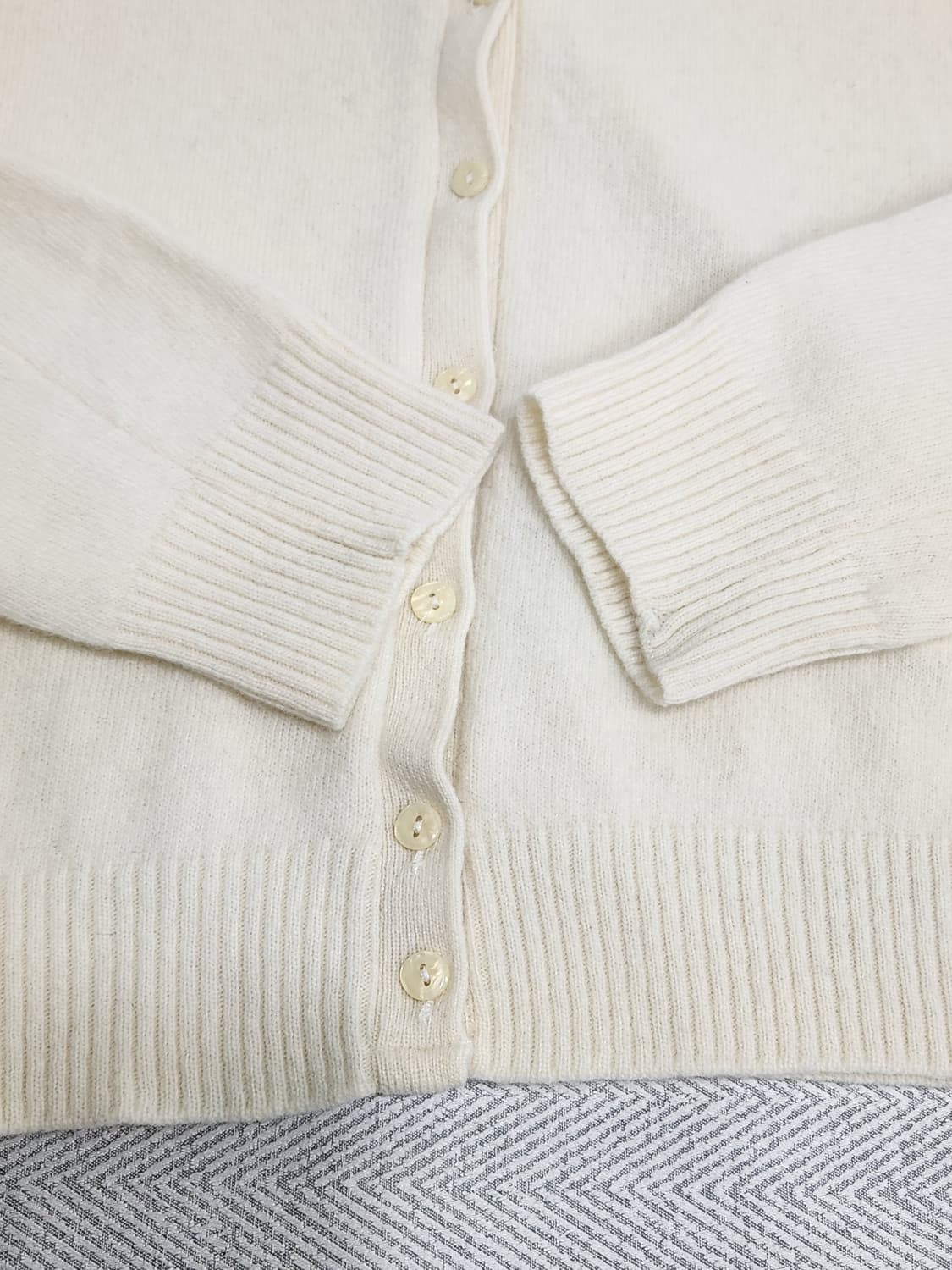 시슬리 아이보리 브이넥 가디건 상품이미지6