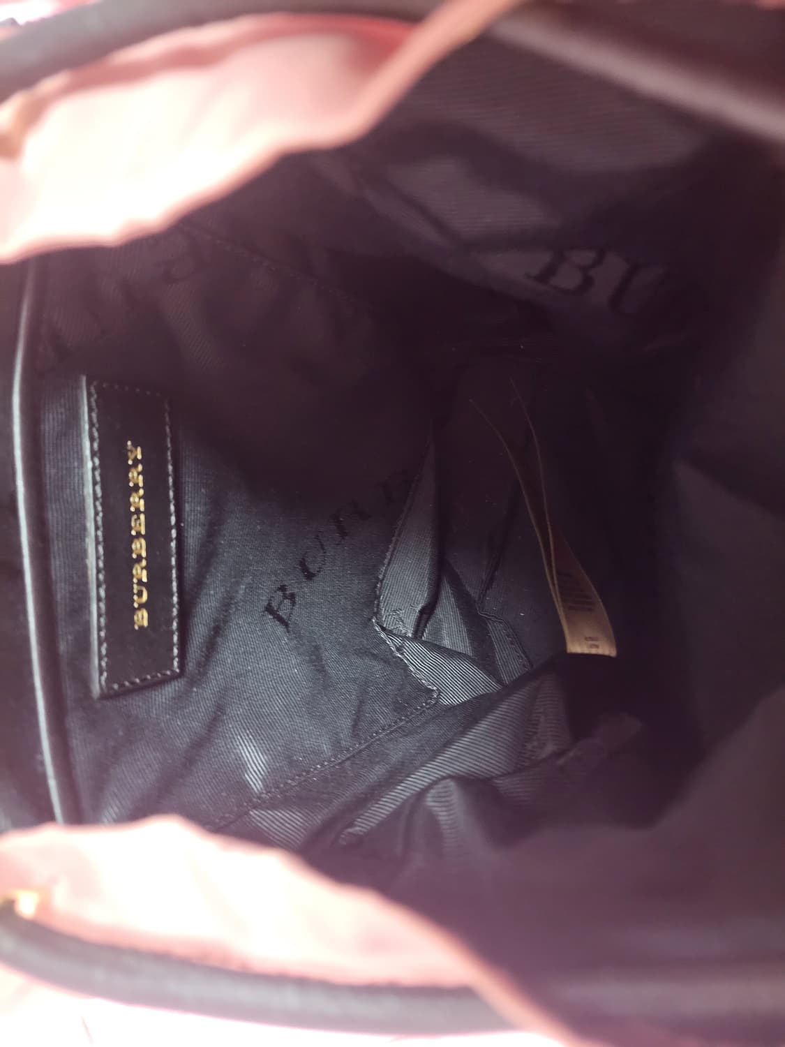 정품)급처1번사용상태좋음!버버리 럭색 핑크 백팩 아이유 가방 연예인 가방 상품이미지6